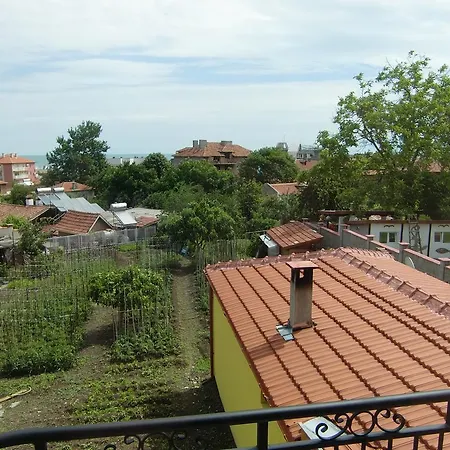 Ruja Guest house *